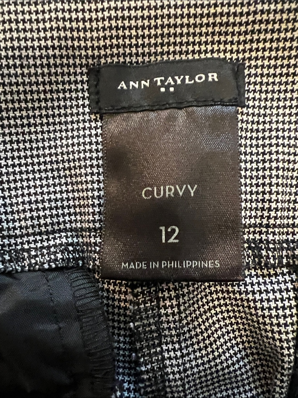 Ann Taylor Black and White Houndstooth Curvy Pants - Picture 2 of 8